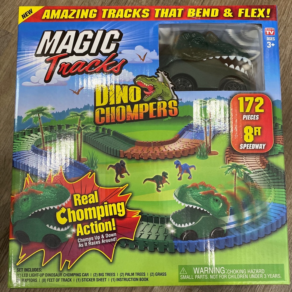 New!!! Magic Tracks Dino Chompers 172 Pcs 8Ft Tracks Raptor Car LED Chomp Action